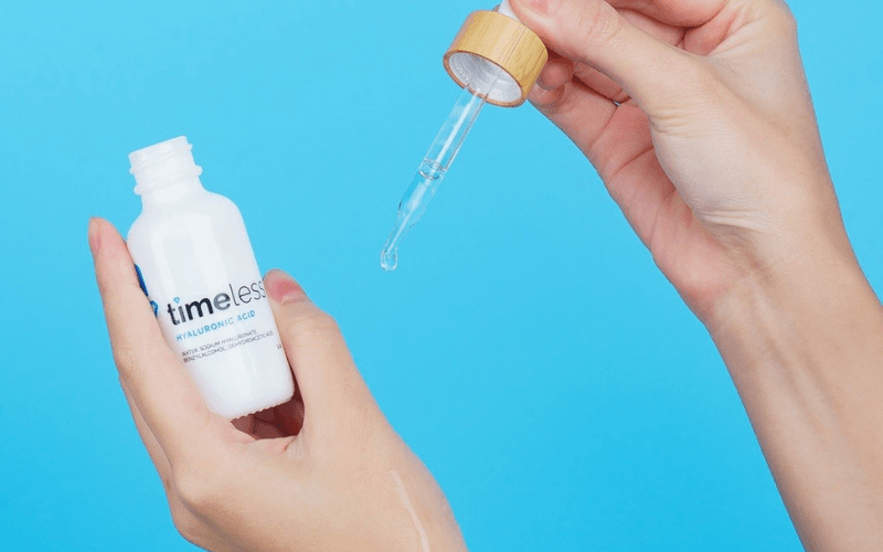 Serum HA Timeless Hyaluronic Acid Serum 100% Pure chứa Hyaluronic Acid tinh khiết cấp ẩm sâu, hỗ trợ cải thiện độ đàn hồi mà vẫn giữ kết cấu lỏng nhẹ