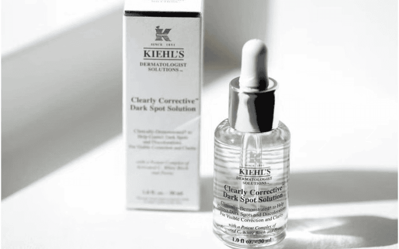 Kiehl’s Clearly Corrective Dark Spot Solution là serum làm sáng da được đông đảo người dùng tin tưởng