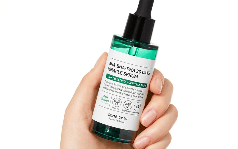  Some By Mi AHA-BHA-PHA 30 Days Miracle Serum giúp tái tạo làn da tổn thương do mụn, mang lại vẻ ngoài sạch khỏe và tươi mới.