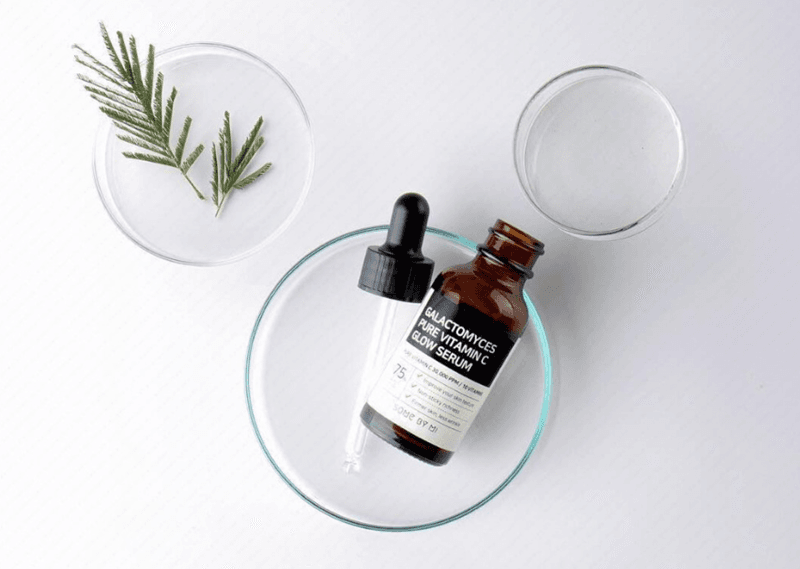 Some By Mi Galactomyces Pure Vitamin C Glow Serum là serum Hàn Quốc được yêu thích nhờ công thức kết hợp giữa men vi sinh và Vitamin C