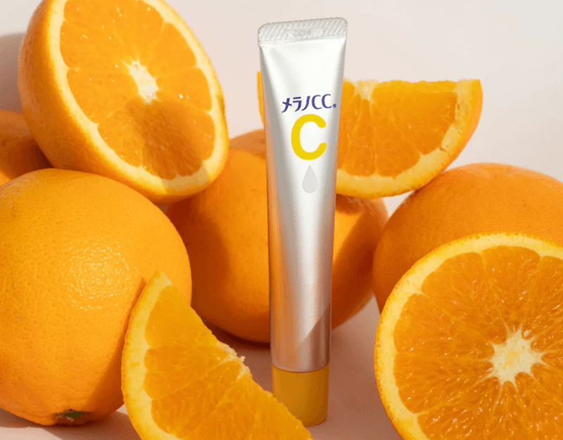 Melano CC Vitamin C Essence dễ dàng thẩm thấu sâu vào da, thích hợp để chấm trực tiếp lên các vùng thâm sau mụn