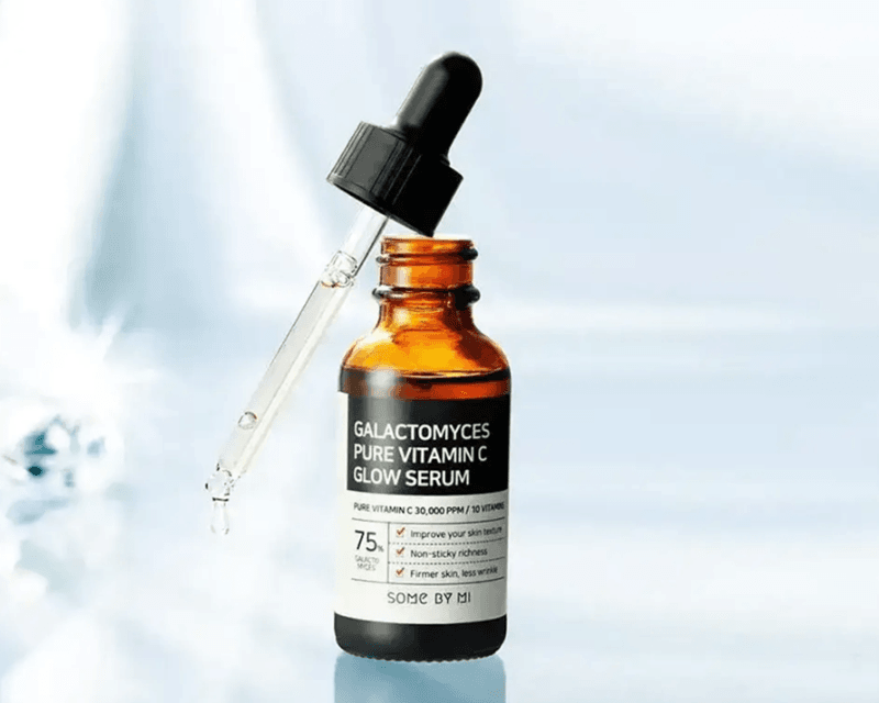 Some By Mi Galactomyces Pure Vitamin C Glow Serum nổi tiếng với các công thức dịu nhẹ và phù hợp cho da mụn, da nhạy cảm