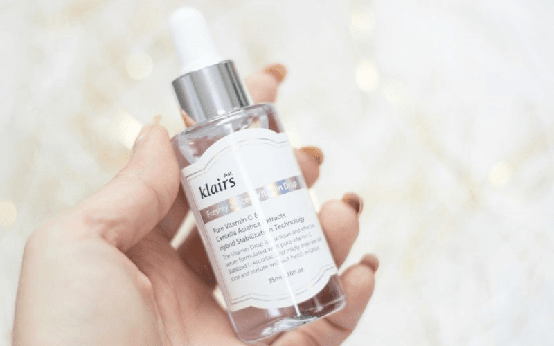 Serum Vitamin C trị nám Hàn Quốc Klairs Freshly Juiced Vitamin Drop giúp da làm quen từ từ, hạn chế kích ứng và vẫn phát huy được hiệu quả làm sáng da, mờ thâm