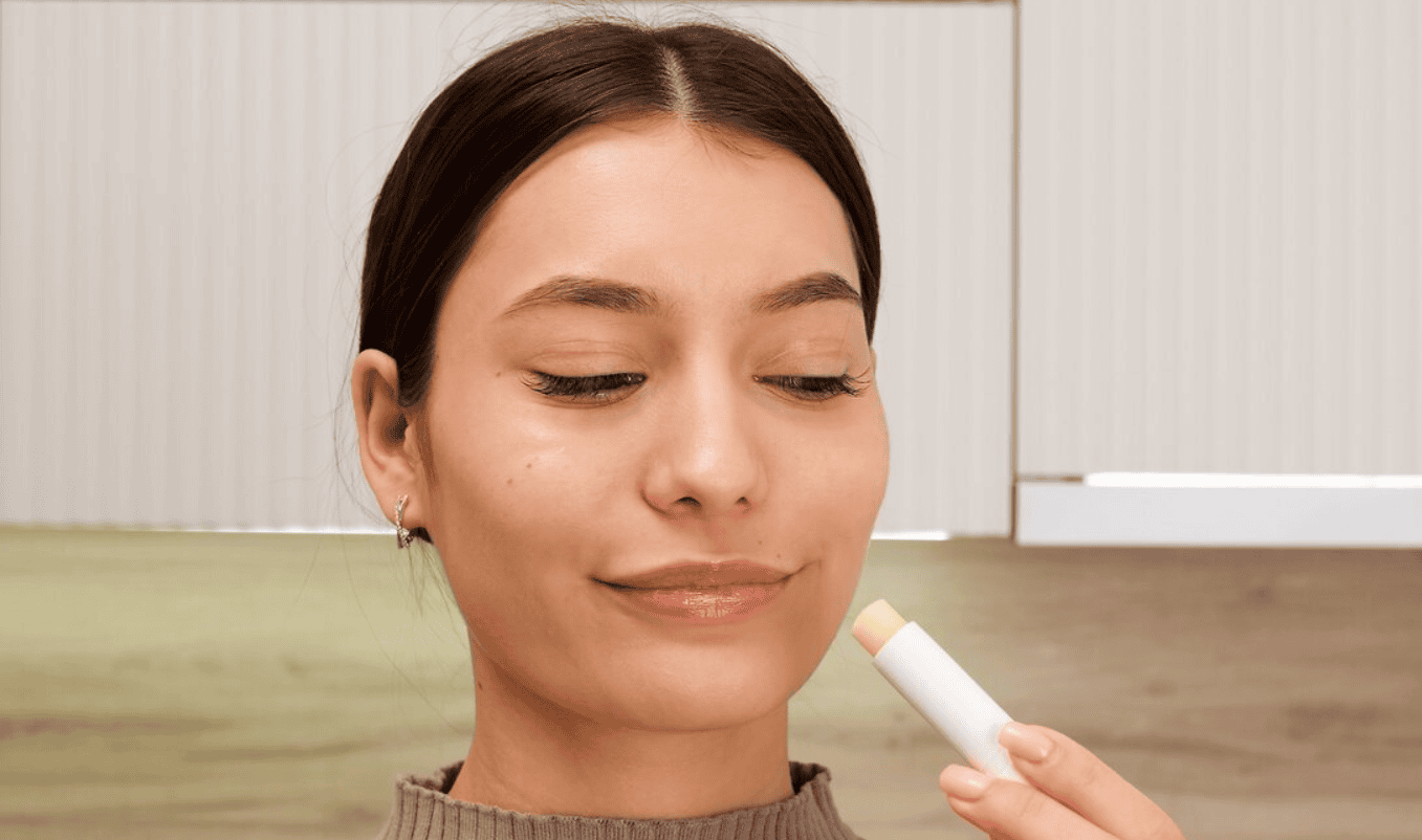 son dưỡng môi có chứa chì không hình 3.png