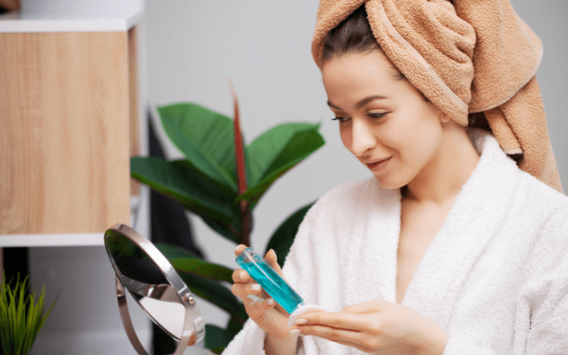 Vẫn có một số trường hợp ngoại lệ mà bạn cần lau sạch lại sau khi dùng nước hoa hồng để tránh gây kích ứng