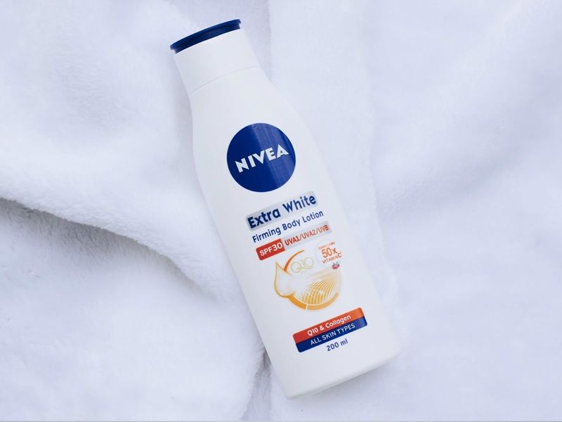 Nivea Extra White Firming Body Lotion SPF50 là dòng sữa dưỡng thể kết hợp khả năng dưỡng trắng, chống nắng và làm săn chắc da đang rất được ưa chuộng tại thị trường châu Á