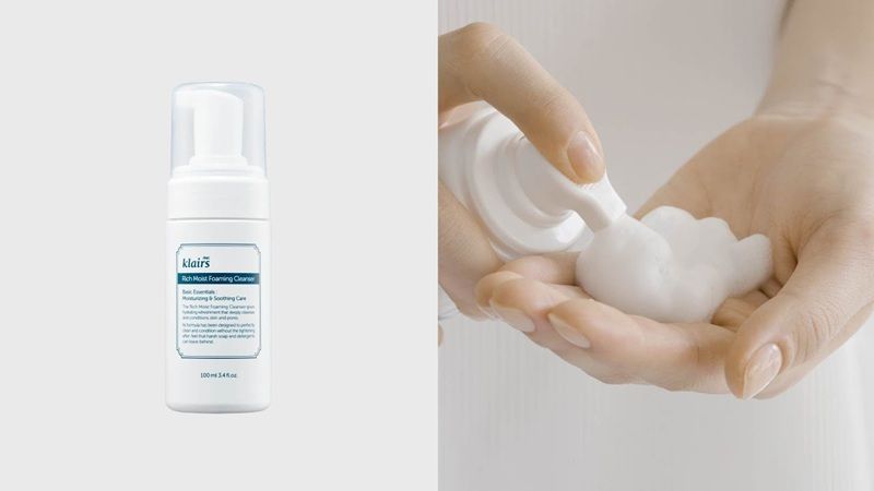 Klairs Rich Moist Foaming Cleanser có dạng bọt mịn, hỗ trợ làm sạch da một cách êm ái không cần chà xát mạnh