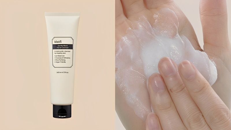 Klairs Rich Moist Foaming Cleanser có kết cấu dạng gel đen sánh mịn, khi tiếp xúc với nước và tạo bọt sẽ tạo ra lớp bọt nhẹ nhàng