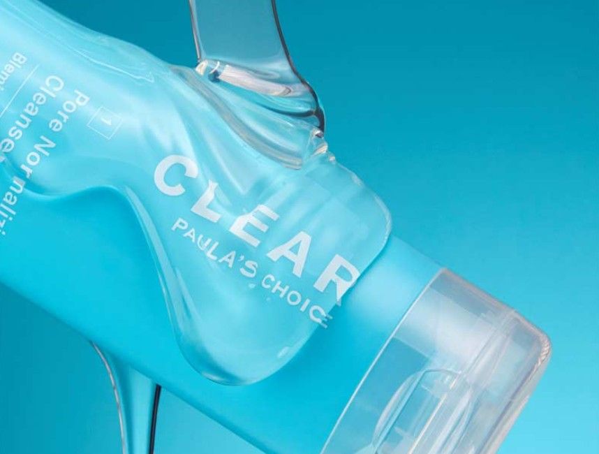 CLEAR Pore Normalizing Cleanser có kết cấu gel thanh nhẹ, loại bỏ bã nhờn
