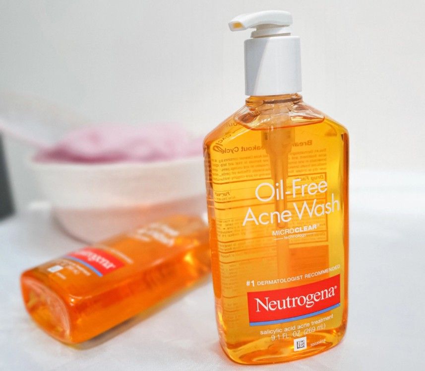 Neutrogena Oil-Free Acne Wash thẩm thấu sâu vào lỗ chân lông