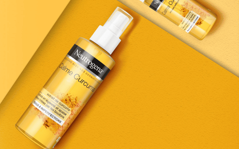 Neutrogena Curcuma Clear cho da hỗn hợp gây ấn tượng nhờ chiết xuất nghệ (Curcuma Longa) giàu chất chống oxy hóa và khả năng làm dịu da