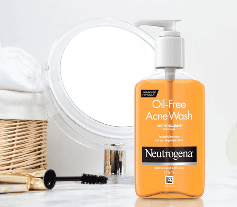 Ra đời với công thức chứa BHA ở nồng độ an toàn, Neutrogena Oil-Free Acne Wash được định hướng như một sản phẩm làm sạch chuyên sâu