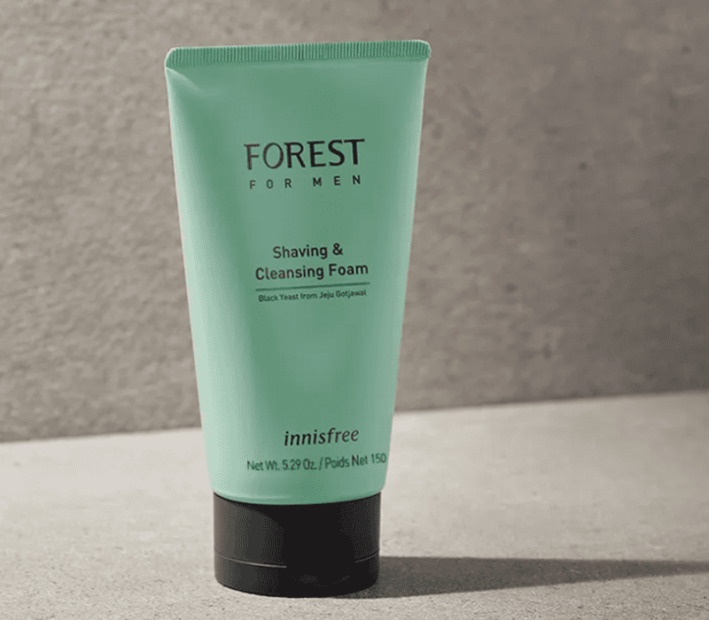 Innisfree Forest For Men Shaving & Cleansing Foam được phát triển với chiết xuất tự nhiên từ đảo Jeju, tạo lớp bọt dày mịn giúp rửa sạch bụi bẩn và bã nhờn