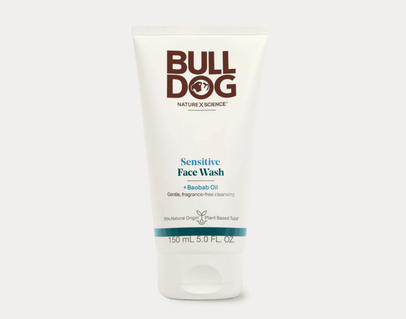 Sensitive Face Wash của Bulldog là sản phẩm dành riêng cho những người có làn da khô, dễ kích ứng hoặc hay bị mẩn đỏ sau khi cạo râu