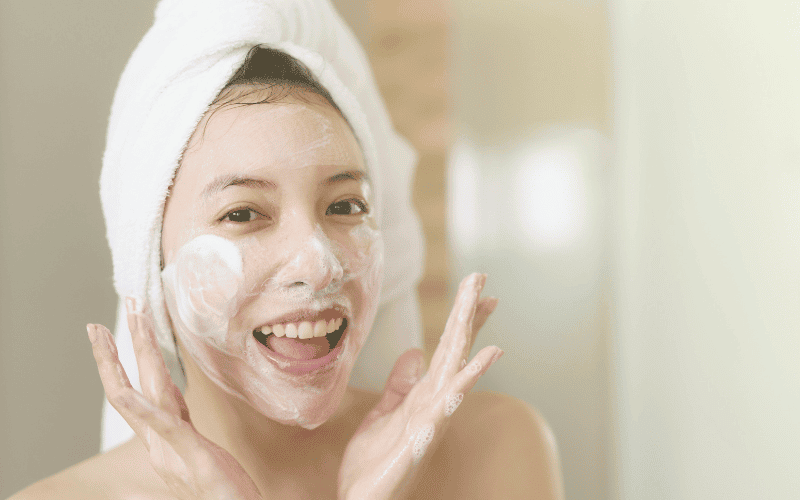 Cách chọn sữa rửa mặt có bọt và không bọt phù hợp với loại da