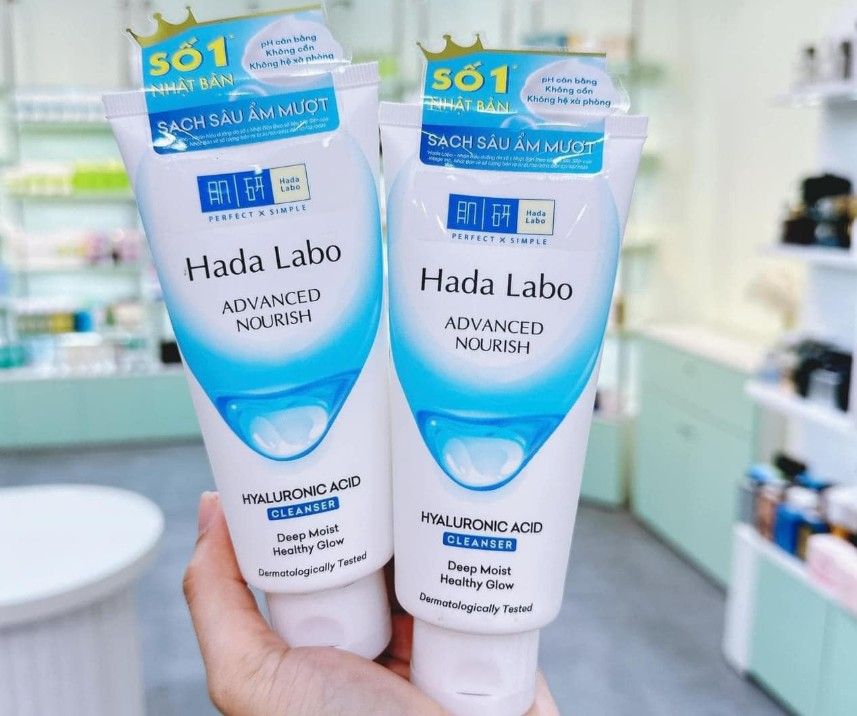 Dòng Hada Labo Hyaluronic Acid Cleanser tập trung vào việc cung cấp độ ẩm sâu