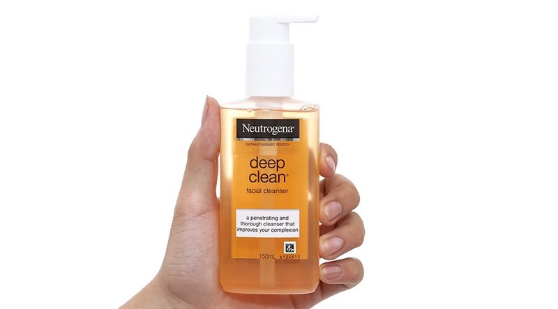 Neutrogena Deep Clean Facial Cleanser được đánh giá cao nhờ khả năng làm sạch sâu và đem tới cảm giác sảng khoái tức thì