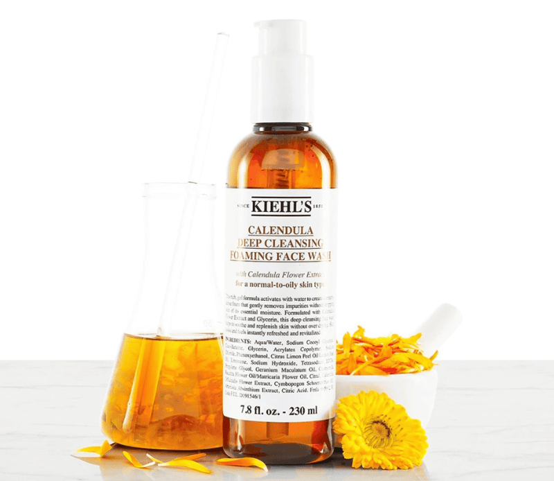 Khai thác đặc tính làm dịu quý giá từ những cánh hoa cúc Calendula được hái bằng tay, Kiehl's đã tạo ra một sản phẩm làm sạch không chỉ hiệu quả, mà còn đem đến trải nghiệm thư giãn khác biệt