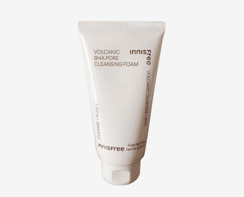 Innisfree phát triển dòng Jeju Volcanic Pore Cleansing Foam với tro núi lửa có khả năng hấp thụ bã nhờn và tạp chất vượt trội