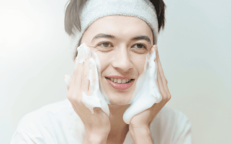 Các thành phần nên có trong sữa rửa mặt trị mụn cho nam