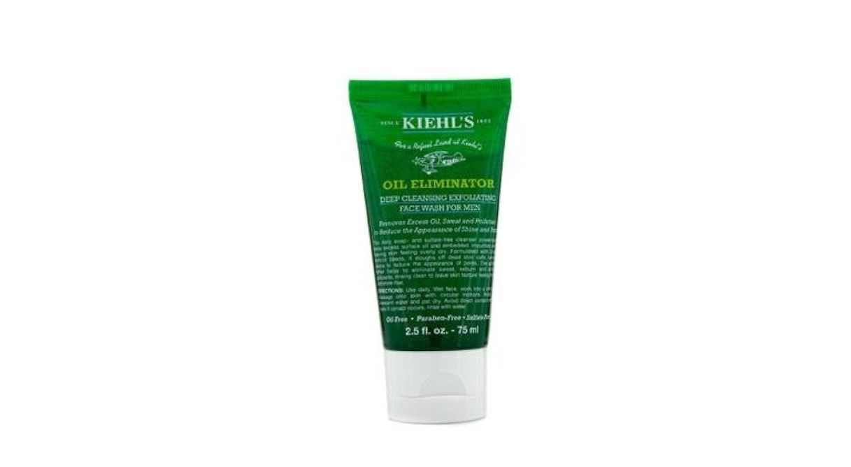 Kiehl’s Oil Eliminator tích hợp các hạt tẩy tế bào chết siêu mịn từ hạt mơ