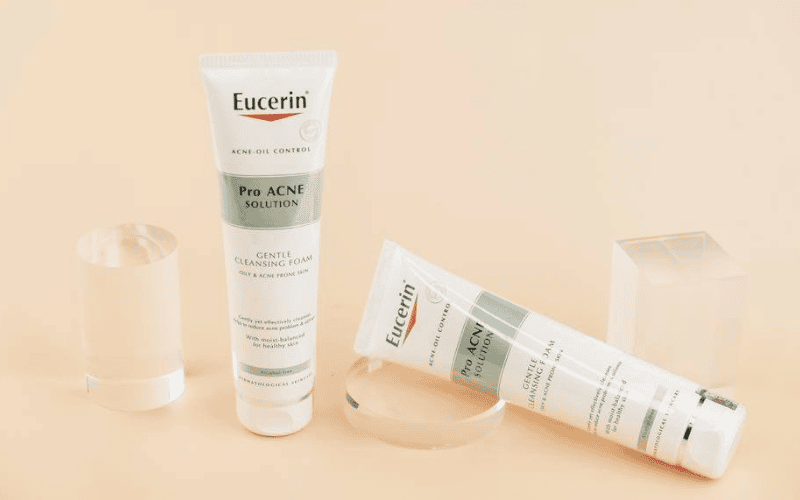Sữa rửa mặt Eucerin Pro Acne Solution Gentle Cleansing Foam trị mụn và vết thâm cho nữ