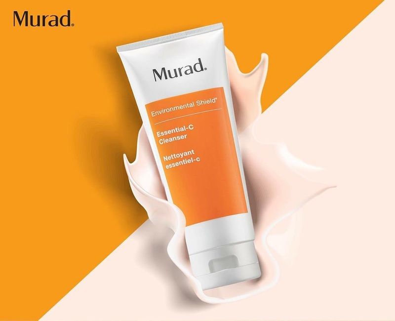Murad Essential-C Cleanser là giải pháp dành cho làn da chịu ảnh hưởng từ môi trường, vừa làm sạch, vừa hỗ trợ cải thiện tình trạng sạm nám hữu hiệu