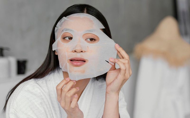 Mặt nạ chứa các dưỡng chất cung cấp những yếu tố cần thiết để hỗ trợ da phục hồi, tái tạo nhanh chóng sau khi tẩy tế bào chết