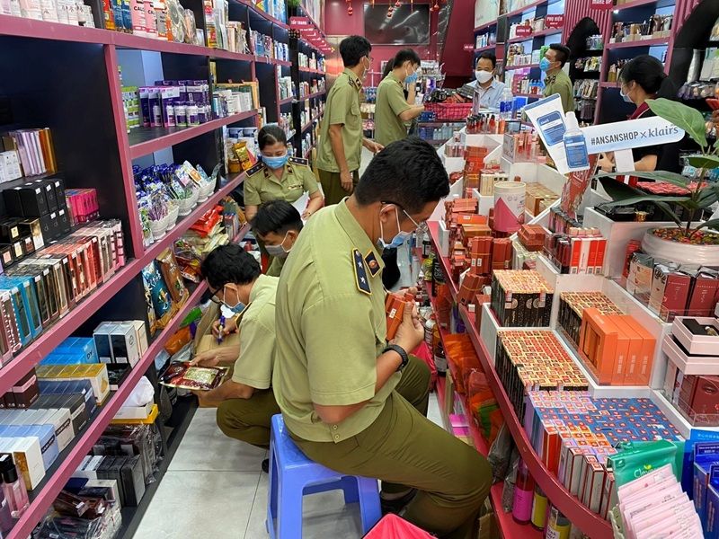 Mỹ phẩm nhái từ Trung Quốc âm thầm tuồn vào Việt Nam
