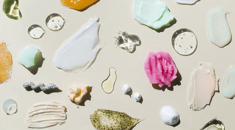 Đối với những làn da dễ nổi mụn, việc lựa chọn các thành phần chuyên biệt để làm sạch sâu, điều hòa bã nhờn và giảm viêm là vô cùng quan trọng