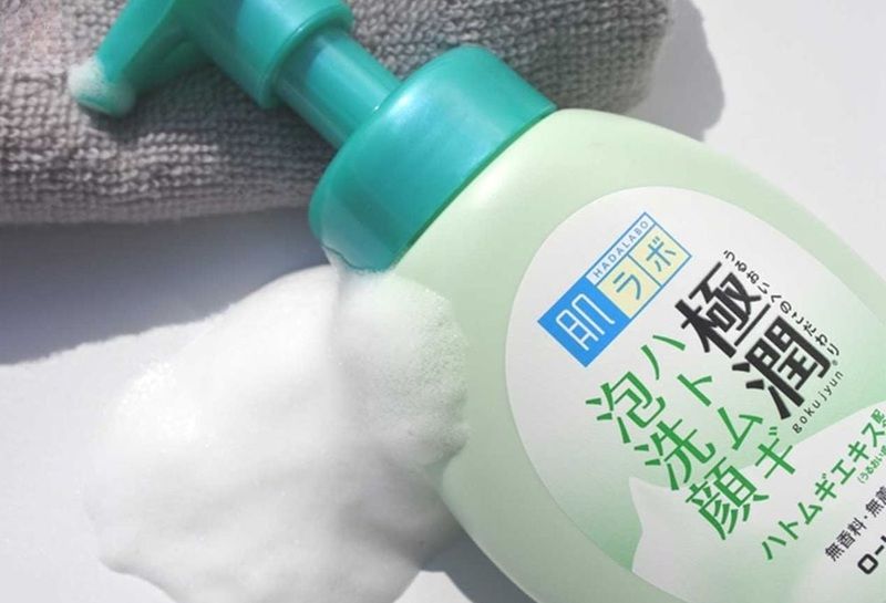 Hada Labo Gokujyun Hatomugi Bubble Face Wash