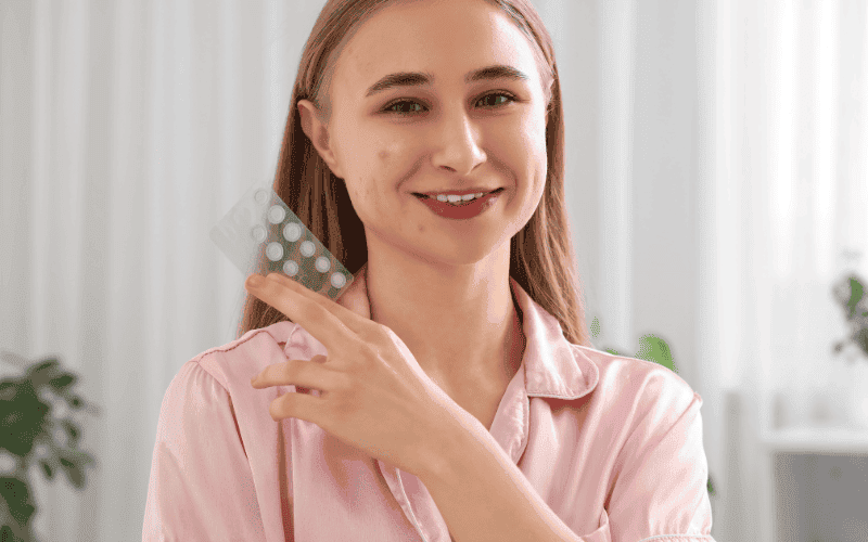 Miếng dán mụn nên dán bao lâu trước khi cần thay