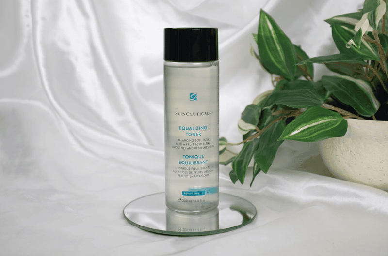 Đến từ thương hiệu dược mỹ phẩm hàng đầu thế giới, SkinCeuticals Equalizing Toner được thiết kế chuyên biệt để giải quyết vấn đề kết cấu da sần sùi