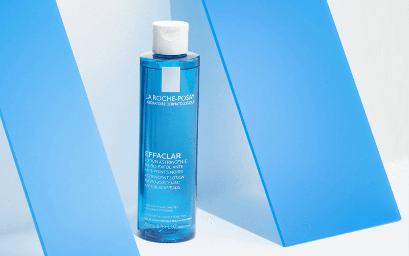 La Roche-Posay Effaclar Astringent Lotion Micro-Exfoliant giúp làm sạch sâu từng lỗ chân lông, loại bỏ bã nhờn và hạn chế mụn đầu đen quay trở lại