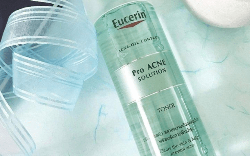 Toner cho nam Eucerin Pro Acne Solution iúp giải quyết các vấn đề về mụn một cách nhẹ nhàng nhưng hiệu quả.
