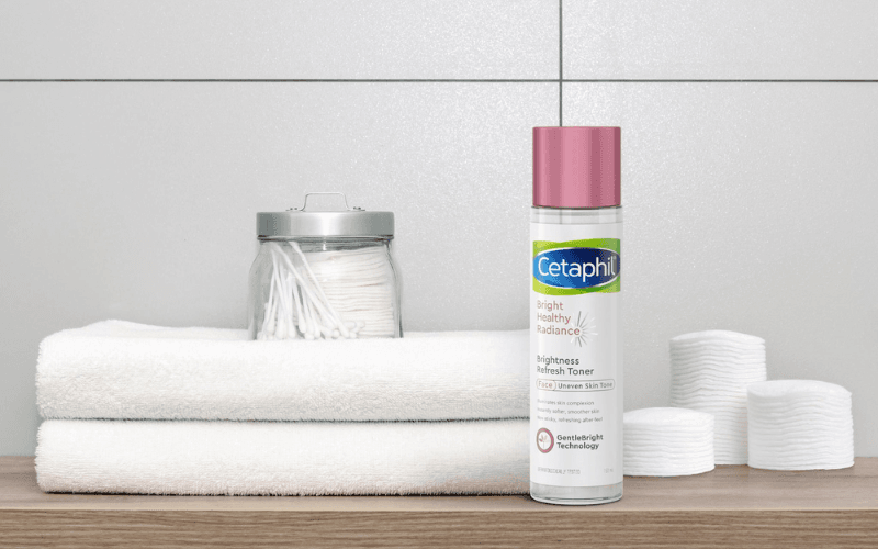 Cetaphil Bright Healthy Radiance Brightness Refresh Toner cấp ẩm và làm dịu da mà không gây kích ứng, phù hợp với làn da dễ bị thâm sạm hoặc xỉn màu